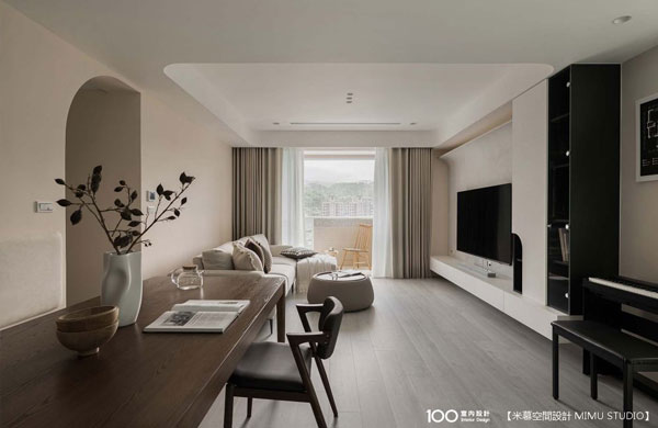 臥榻取代餐椅、櫃子靠牆做，收納&空間感倍增！開箱超療癒奶油北歐宅